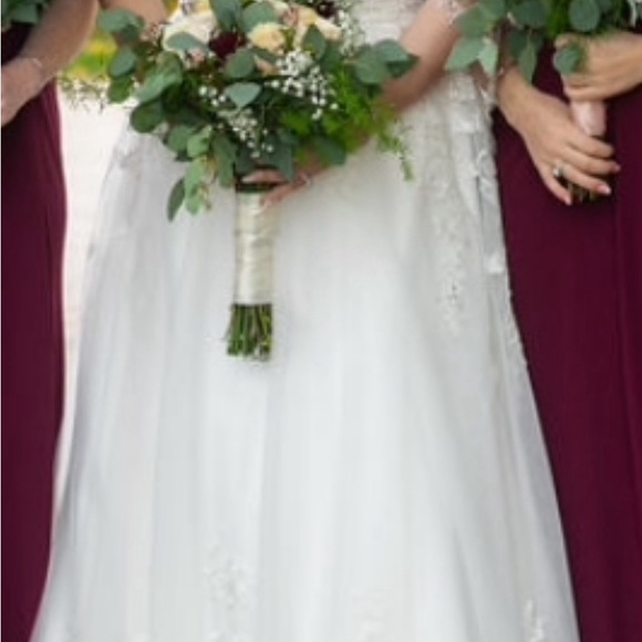 Morilee 
Venice Lace
Embroidered Lace Appliqués A-Line, Wide Scalloped Hemline - Picture 3 of 5